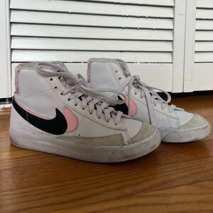 nike women’s blazer mid